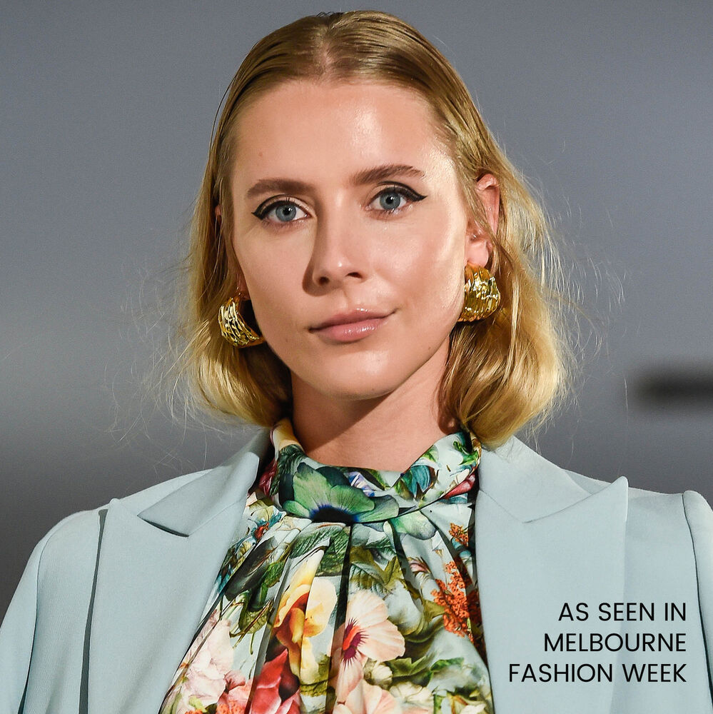 Culturesse Raphaella 24K Sculpture Curve Earrings