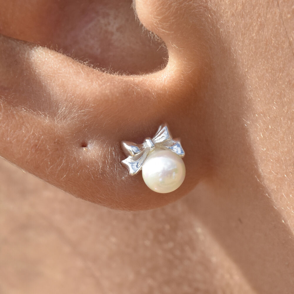 Culturesse Izabel Dainty Bow Stud Earrings
