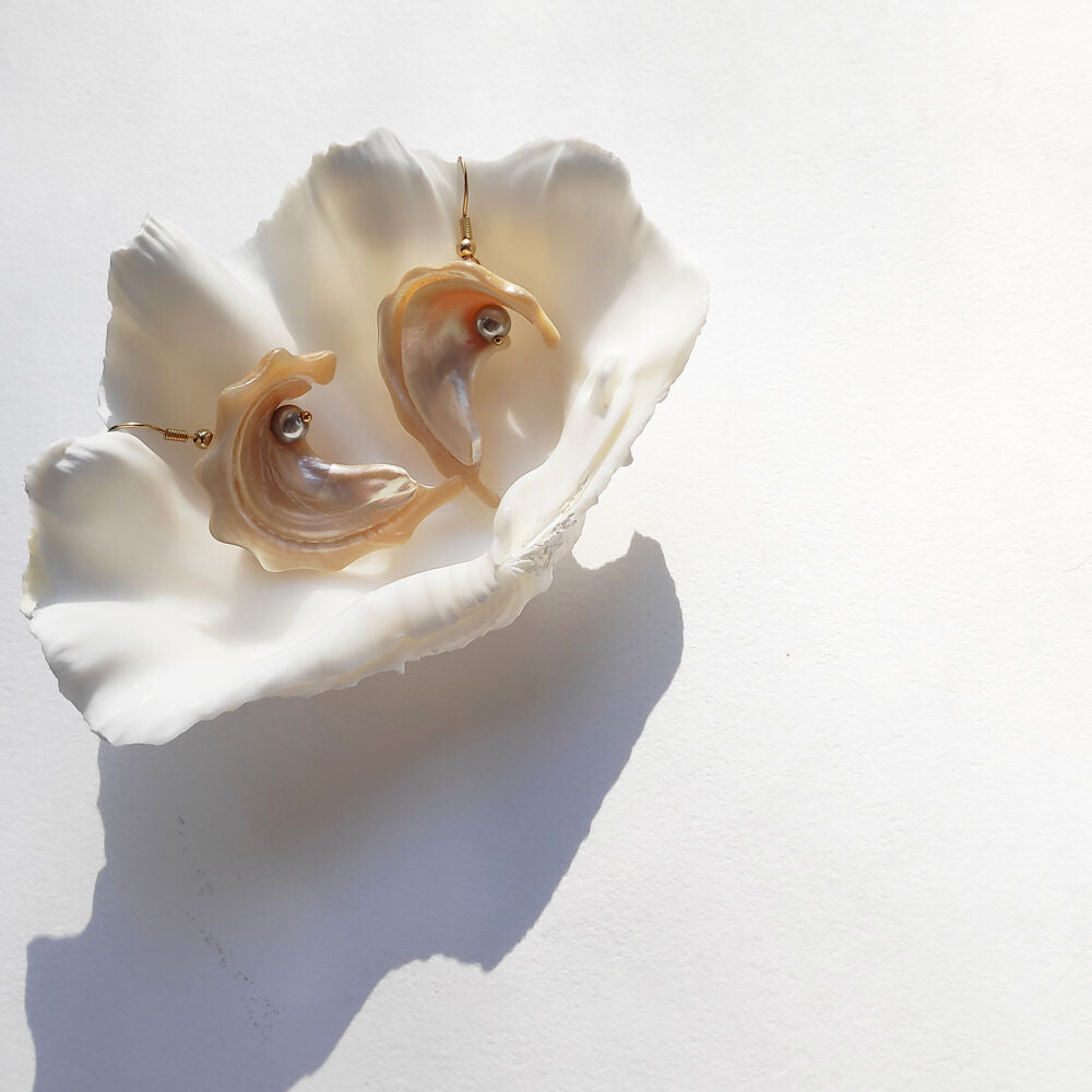 Culturesse Camile Modern Shell Drop Earrings