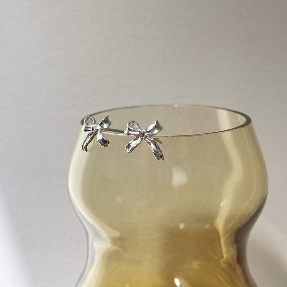 Culturesse Tilda Dainty Bow Tie Earrings (Silver)