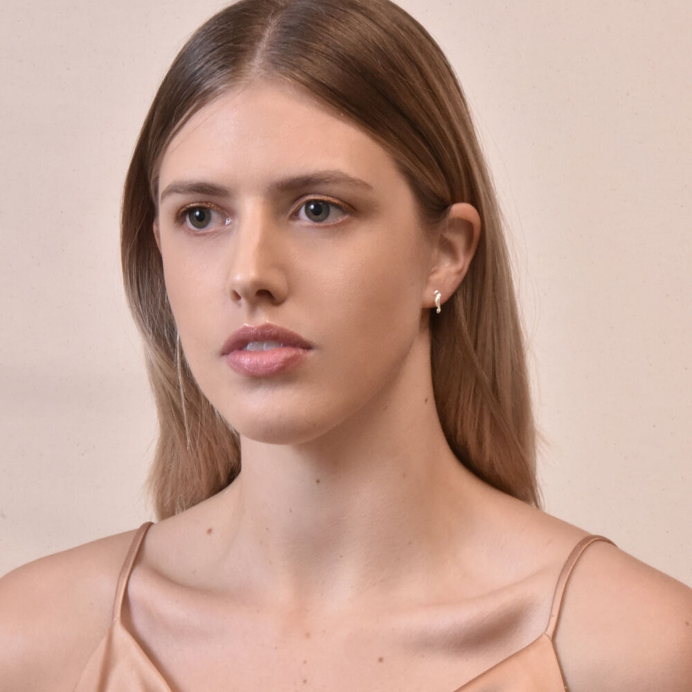 Culturesse Sienna Dainty Seahorse Screw Back Earrings