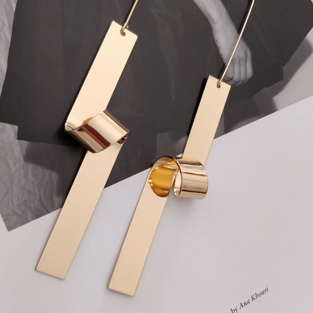 Culturesse Eilleen Golden Twirl Earrings