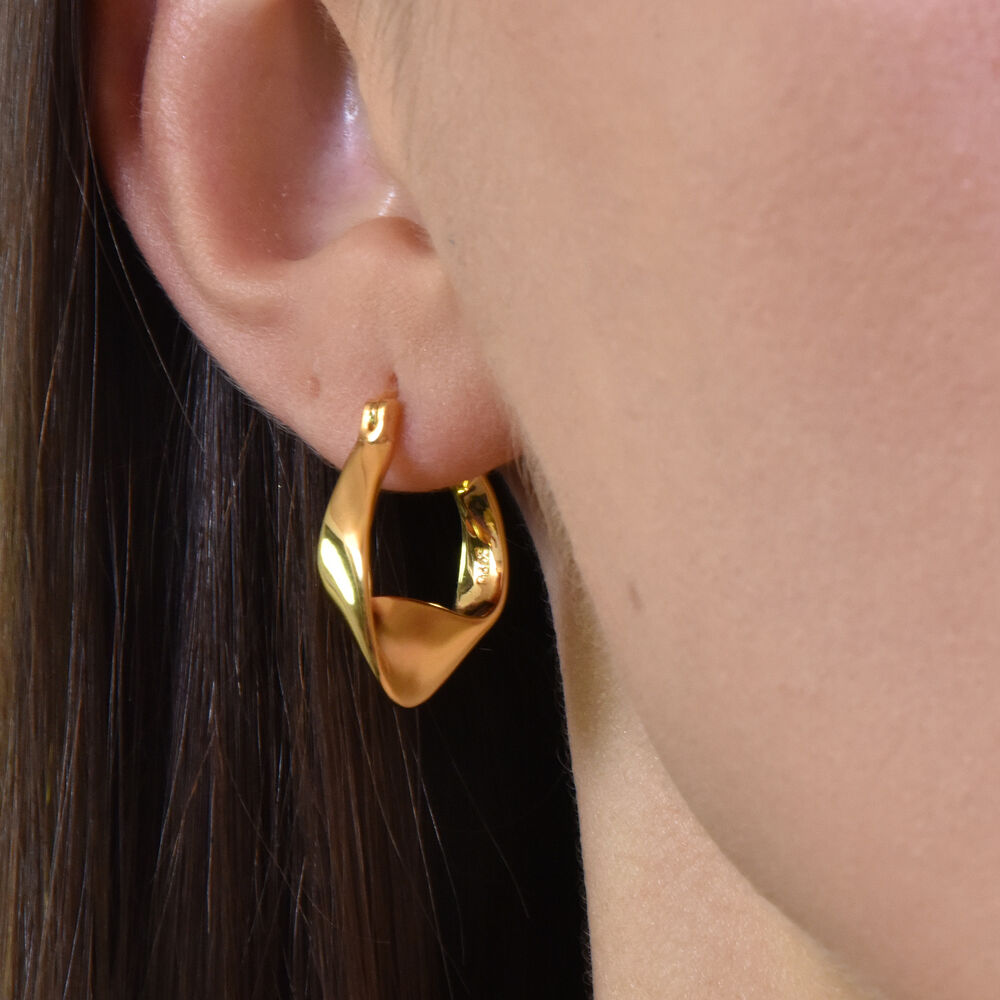 Culturesse Raquel Flow Huggie Earrings (Gold Vermeil)