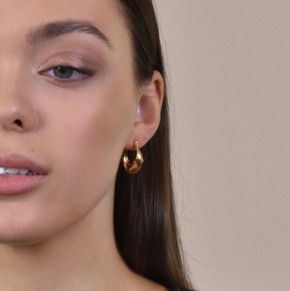 Culturesse Raquel Flow Huggie Earrings (Gold Vermeil)