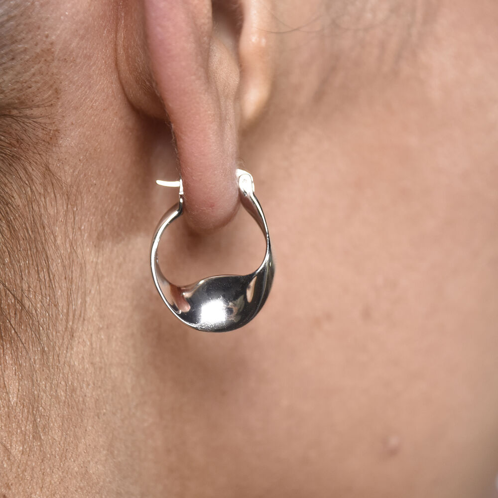 Culturesse Raquel Flow Huggie Earrings (Silver)