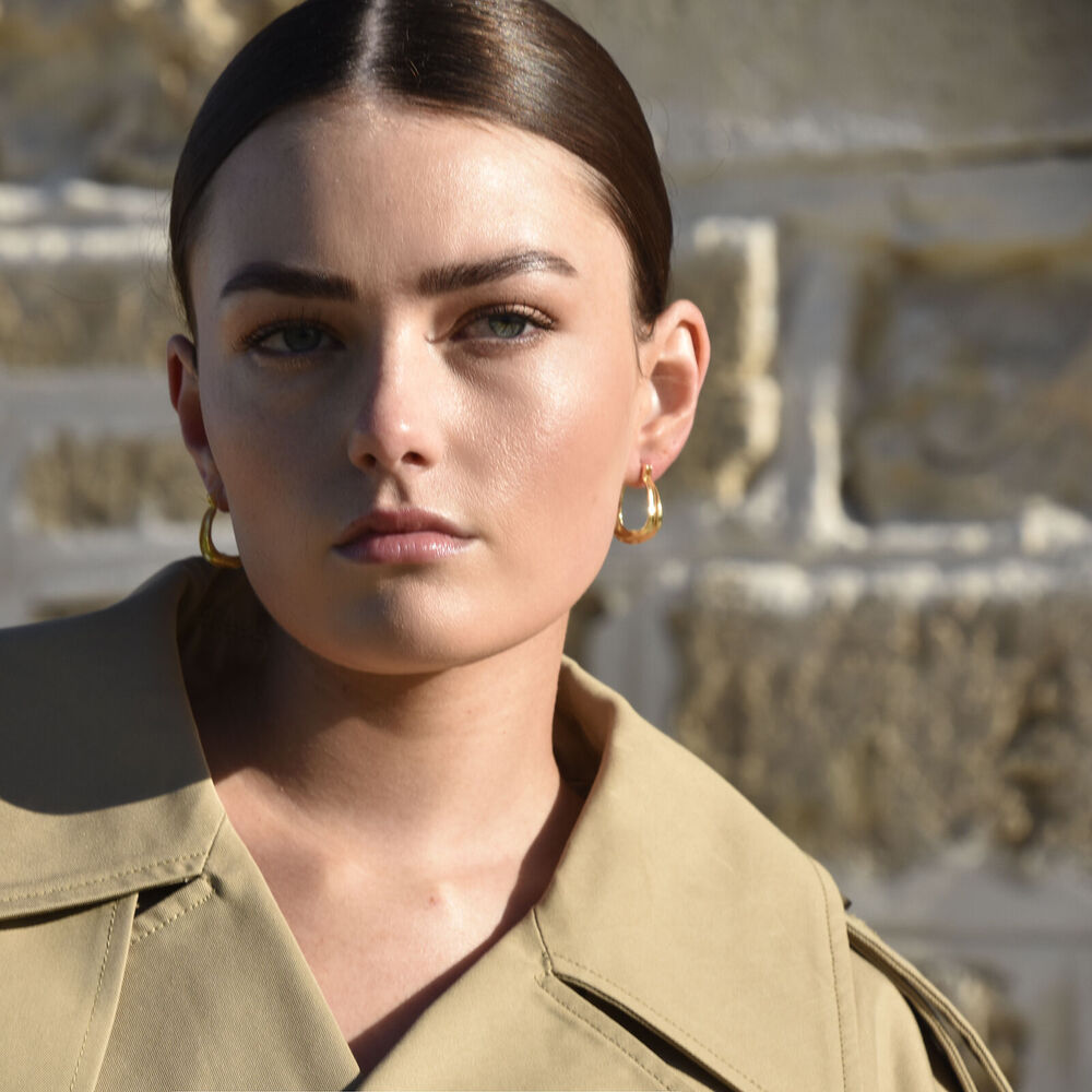 Culturesse Giverny Artisan Fluid Huggie Earrings (Gold)