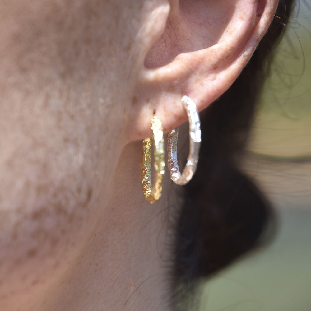 Culturesse Avery Artsy Textured Hoop Earrings (Gold)