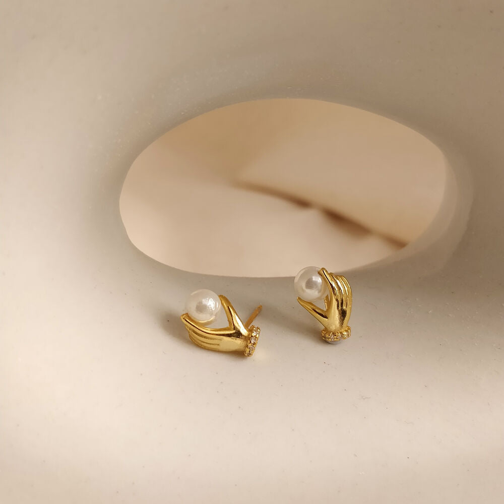 Culturesse Elka Treasure Hold Dainty Earrings