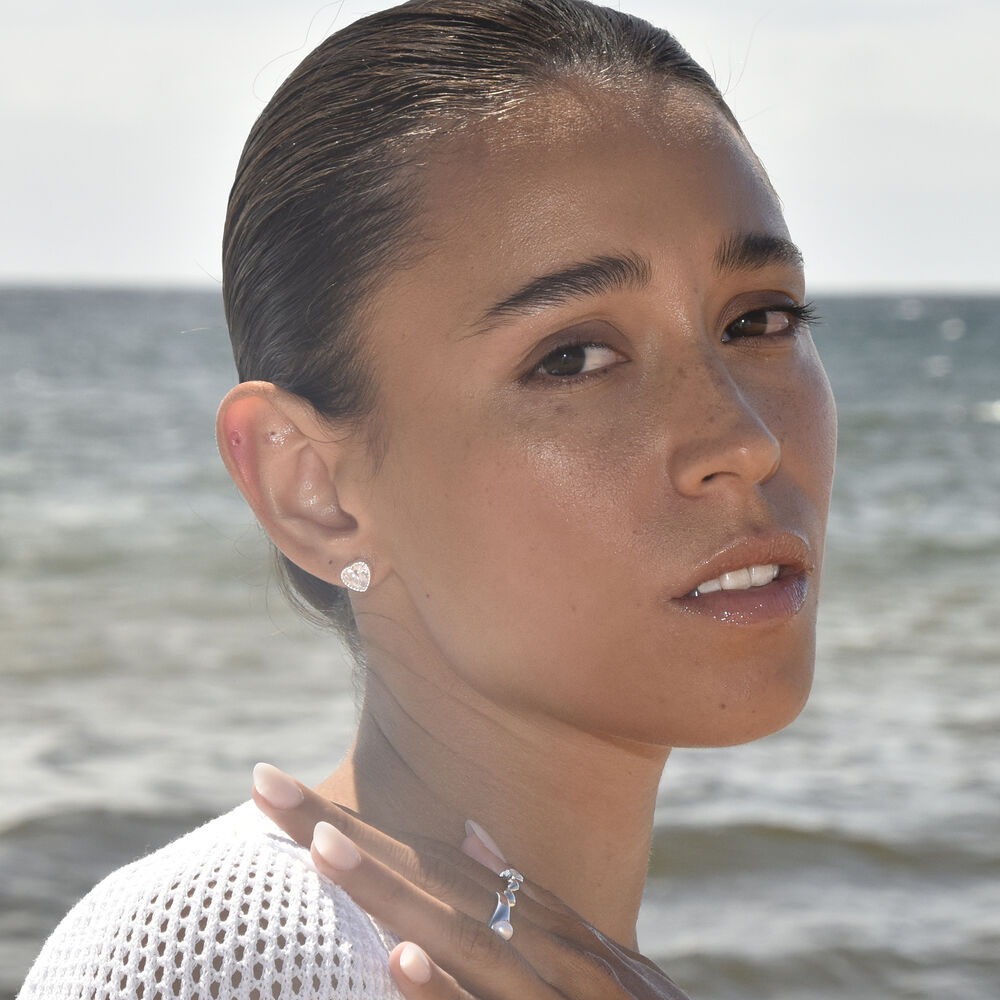 Culturesse Avila Zircon Love Heart Earrings (Silver)