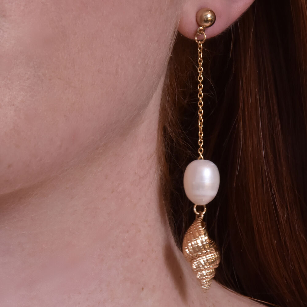 Culturesse Svea Mismatching Shell Drop Earrings