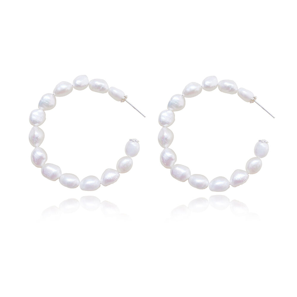 Culturesse Regina Oversized Frehswater Pearl Hoop Earrings