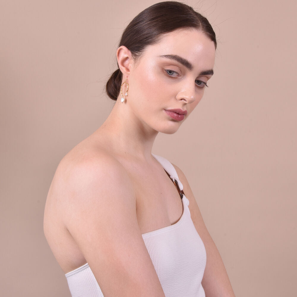 Culturesse Everleigh Gold Pearl Arch Earrings