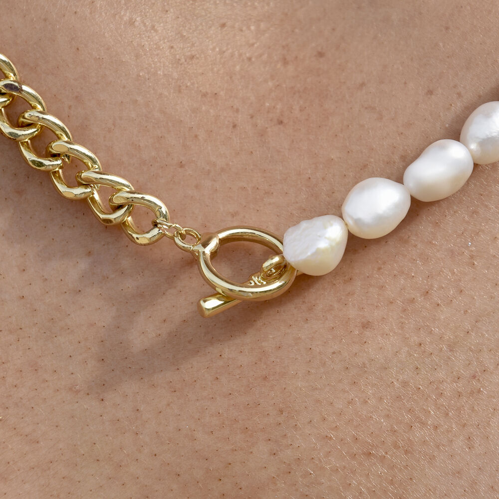 Culturesse Jana Pearl Chain Toggle Bar Necklace