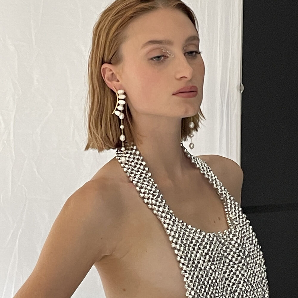 Culturesse Le Beaute 24K Pearl Curve Earrings