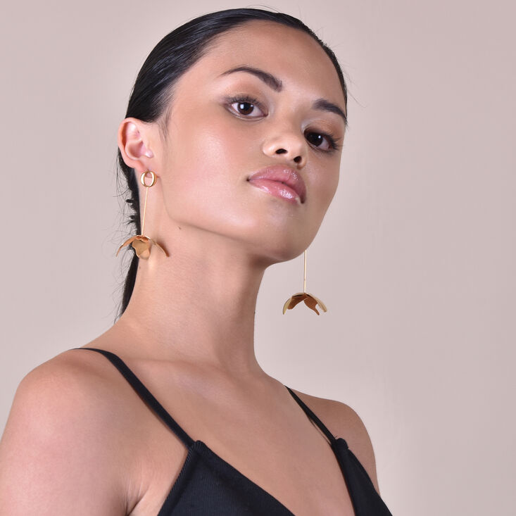 Culturesse Jeane Sculpture Petal Drop Earrings