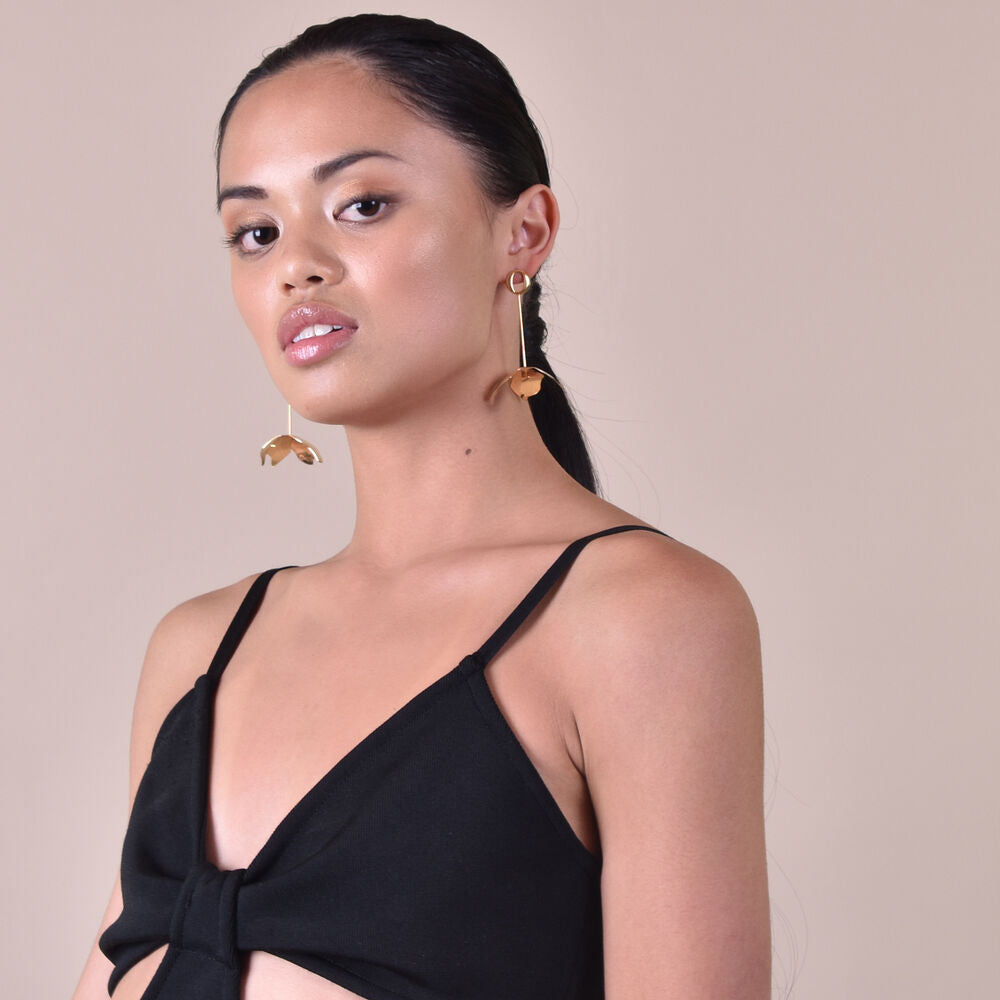Culturesse Jeane Sculpture Petal Drop Earrings