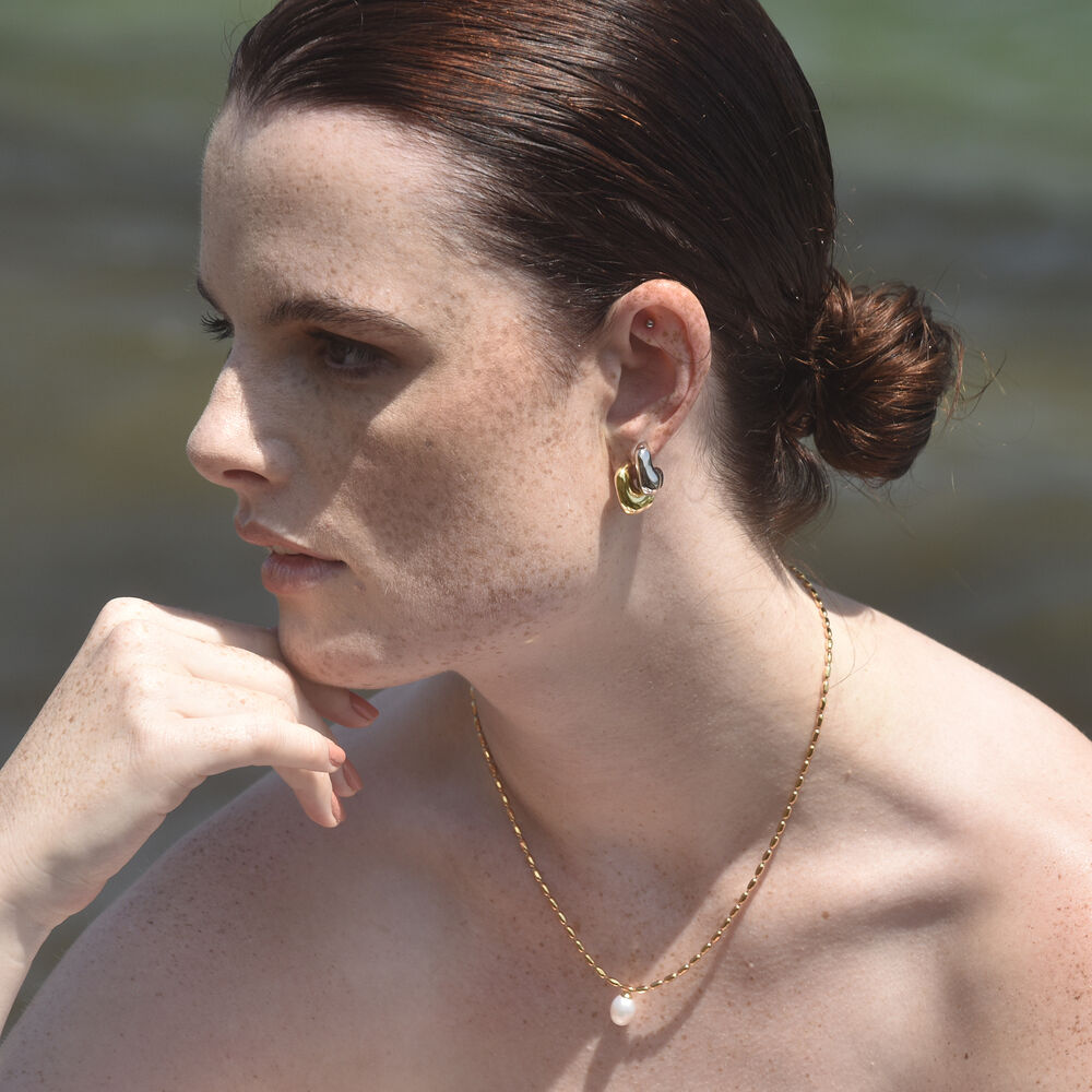 Culturesse Draco Sculptural Puff Earrings (Silver)