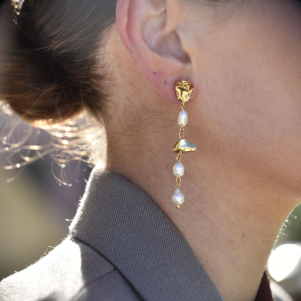 Culturesse Apri Aesthetic Rose Pearl Drop Earrings (Gold)