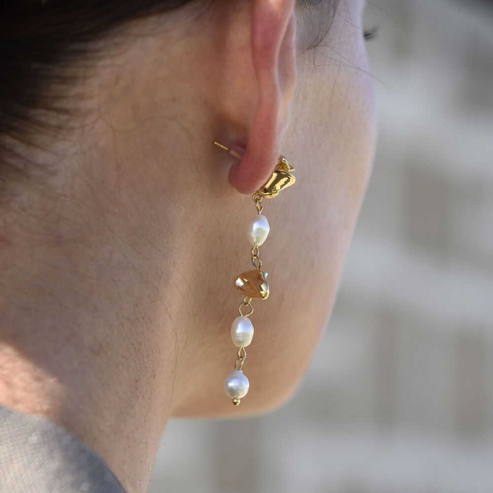 Culturesse Apri Aesthetic Rose Pearl Drop Earrings (Gold)