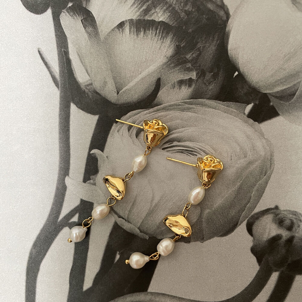 Culturesse Apri Aesthetic Rose Pearl Drop Earrings (Gold)