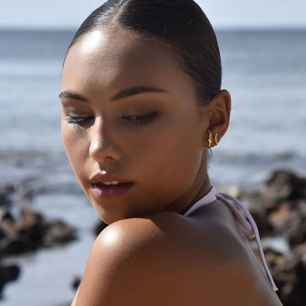 Culturesse Berte Artsy Ear Hook Stud Earrings (Gold)