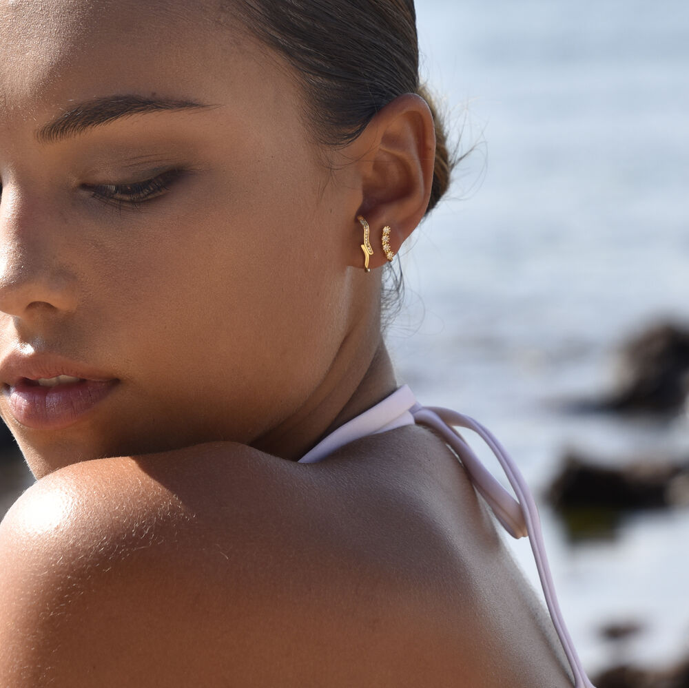 Culturesse Berte Artsy Ear Hook Stud Earrings (Gold)