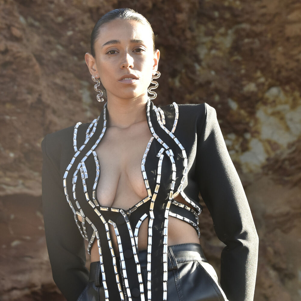 Culturesse Darya Artsy Wave Earrings (Clear)