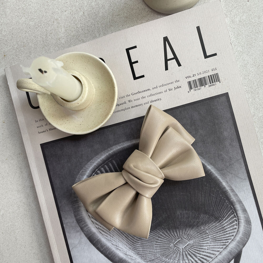Culturesse Charlotte Bow Tie Hair Clip (Tan)