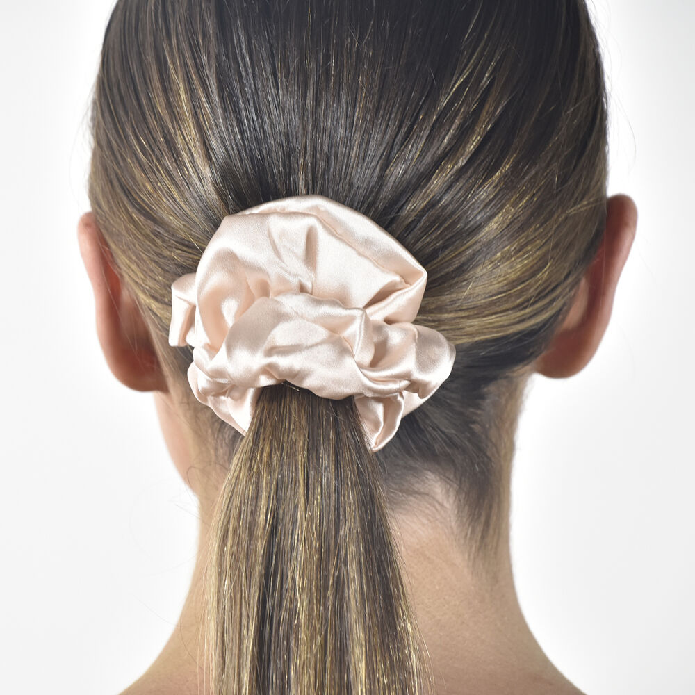 Culturesse Laurie Mulberry Silk Scrunchie (Light Peach)