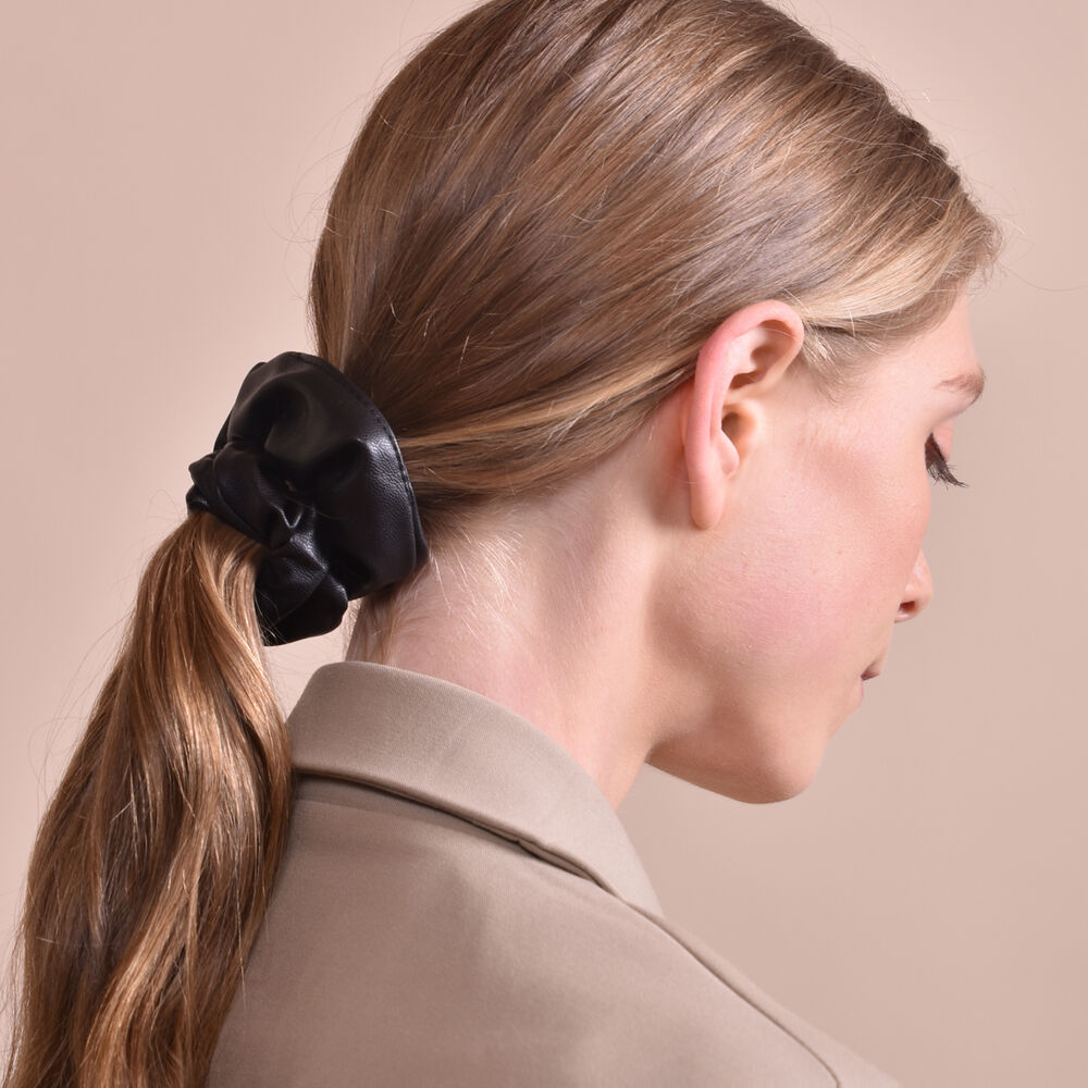 Culturesse Adeline Leather Scrunchie (Black Medium)