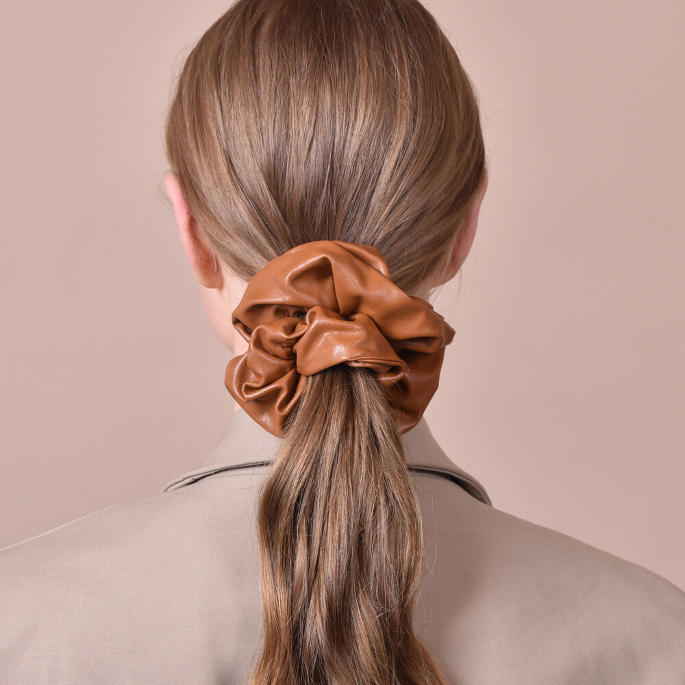 Culturesse Aveline Leather Scrunchie (Turmeric Large)