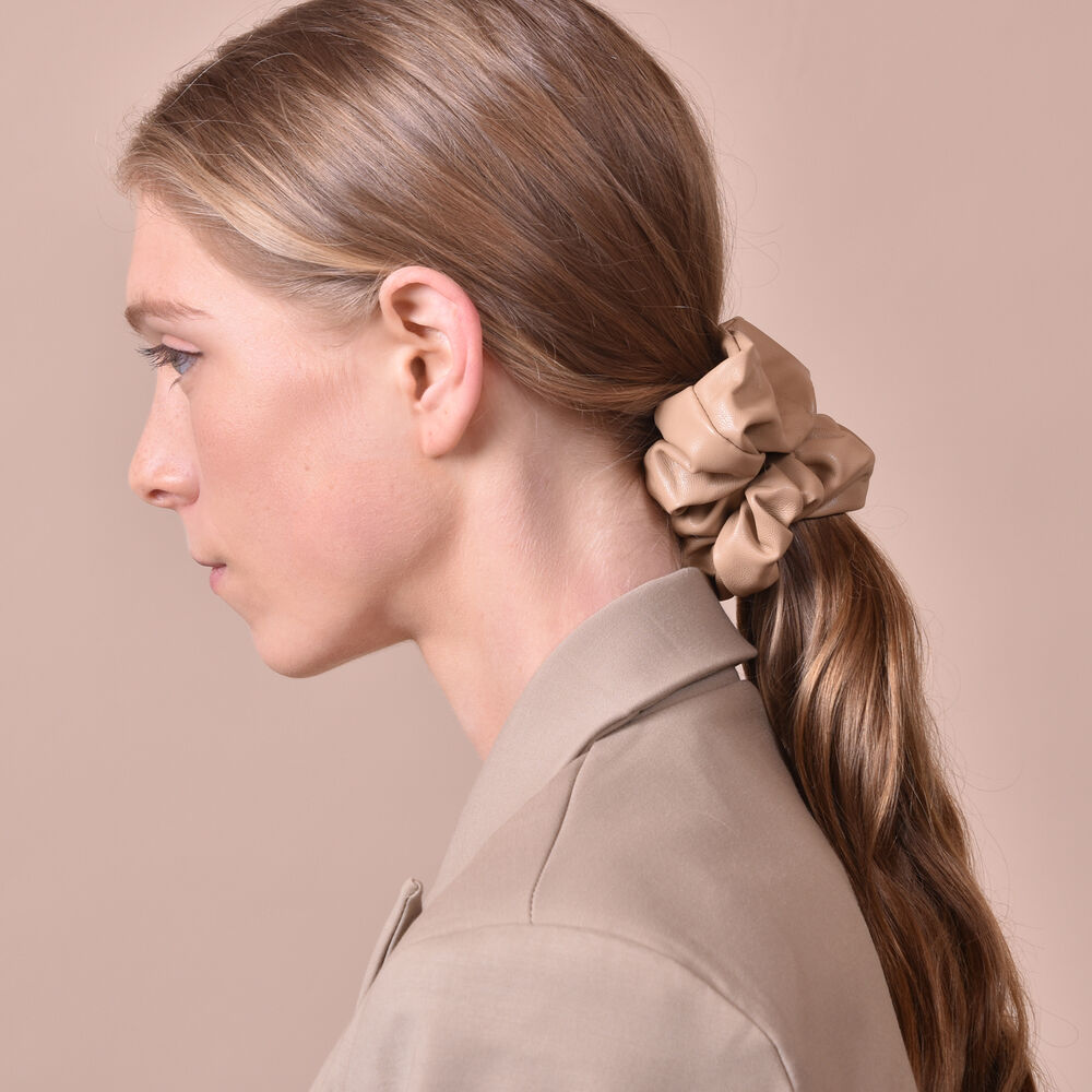 Culturesse Aveline Leather Scrunchie (Tan Large)
