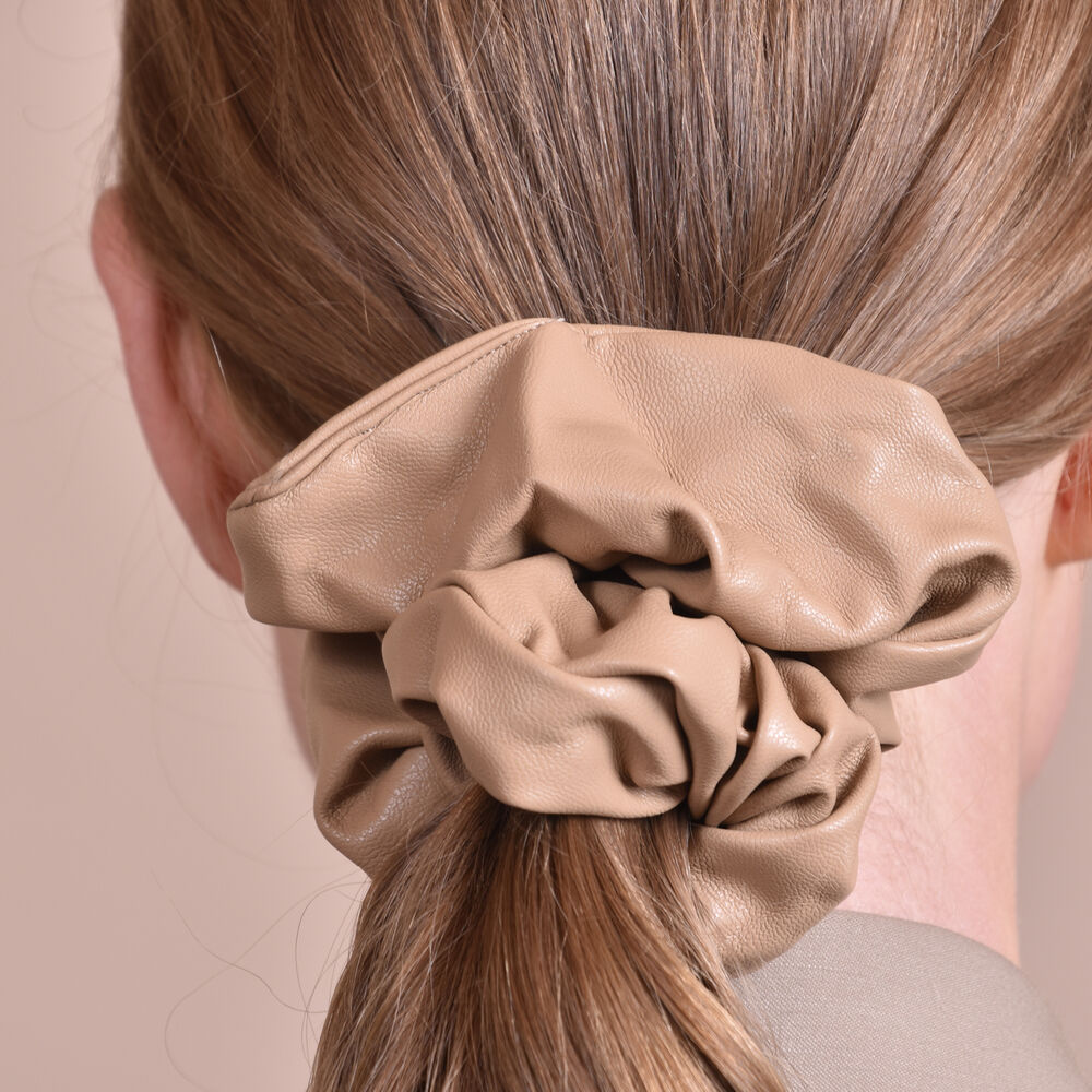 Culturesse Aveline Leather Scrunchie (Tan Large)