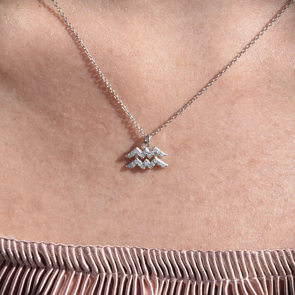 Culturesse Aquarius Diamante Pendant Necklace (Silver)