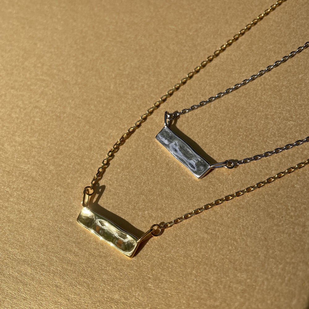 Culturesse Alva Minimal Muse Bar Pendant Necklace (Gold Vermeil)