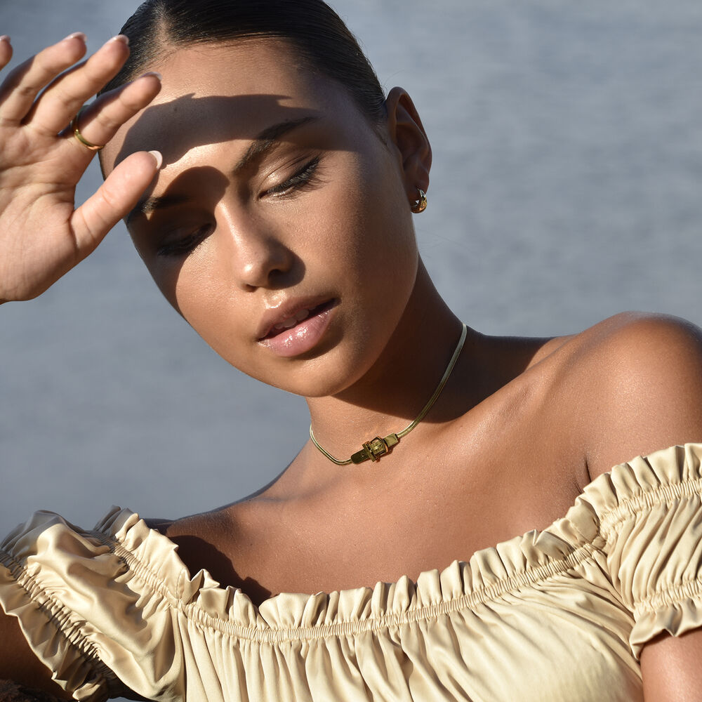 Culturesse Hallie Buckled Snake Chain Necklace (Gold)