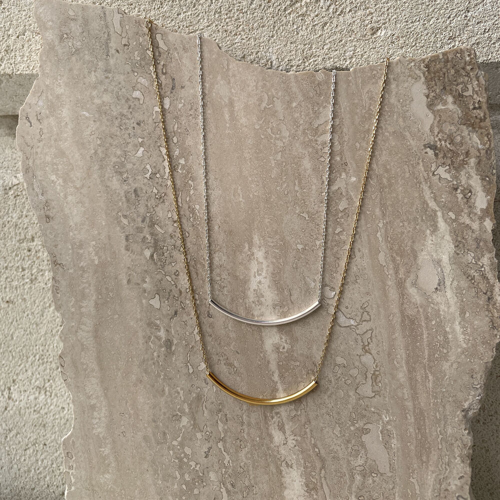 Culturesse Sebier Curved Bar Pendant Necklace (Silver)