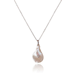 Culturesse Eve Pearl Pendant Necklace