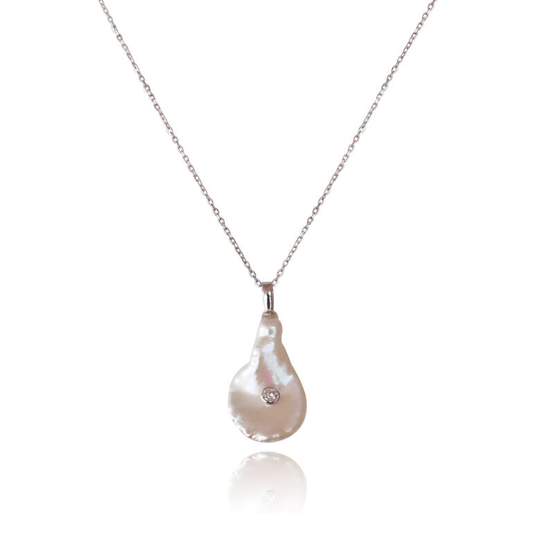 Culturesse Eve Pearl Pendant Necklace