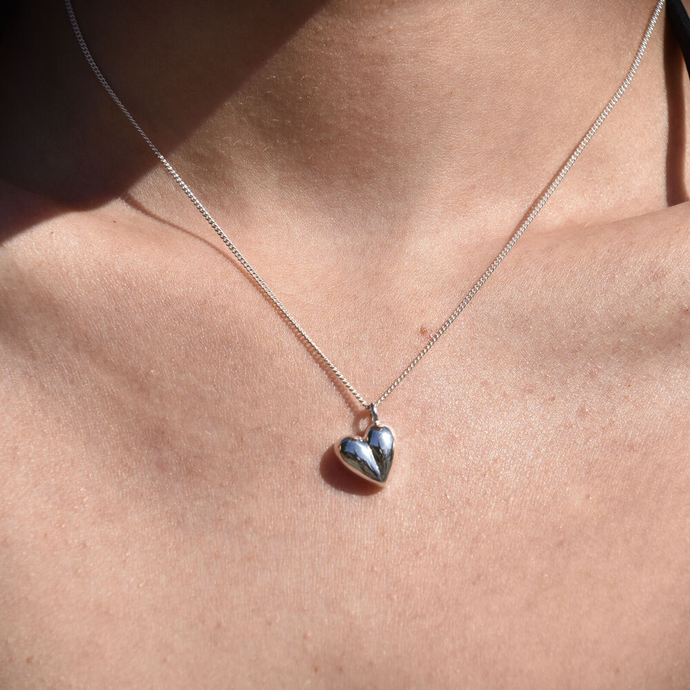 Culturesse Kindred Heart Pendant Necklace (Silver)