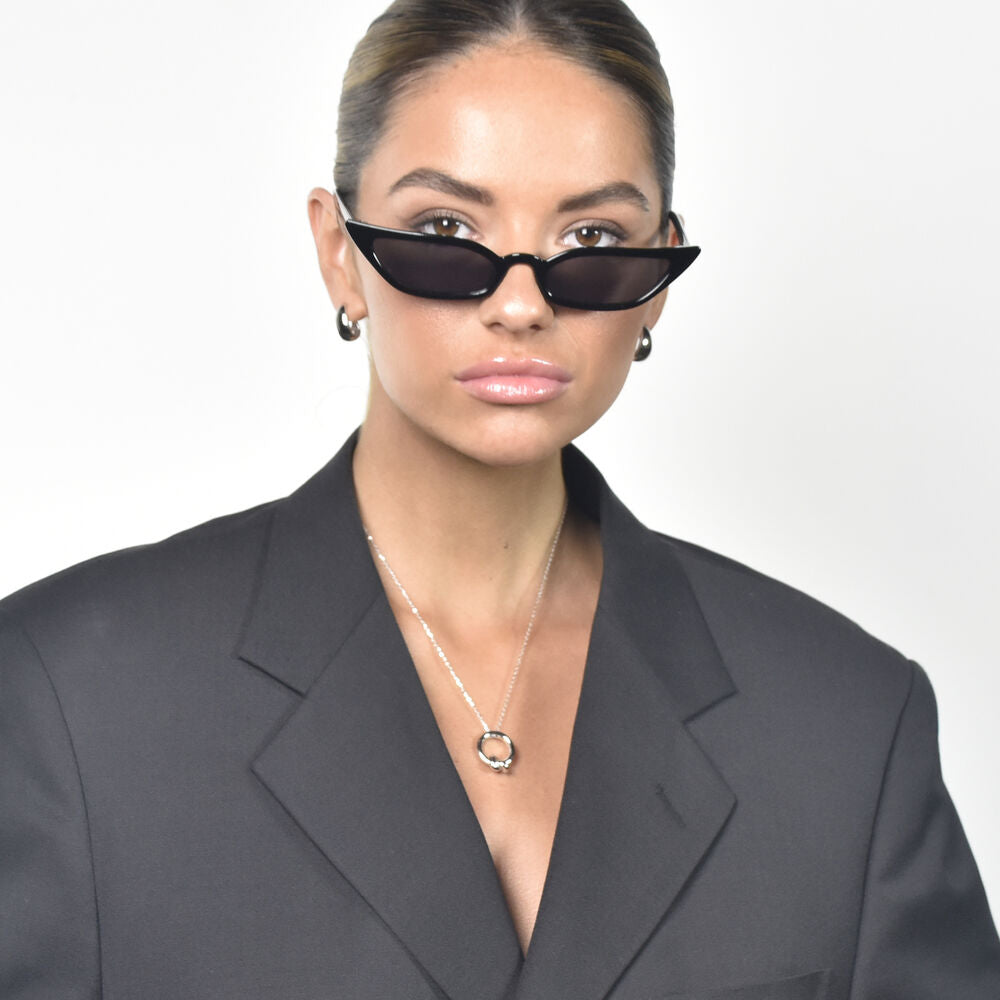 Culturesse Manon Artsy Solid Knot Pendant Necklace (Silver)