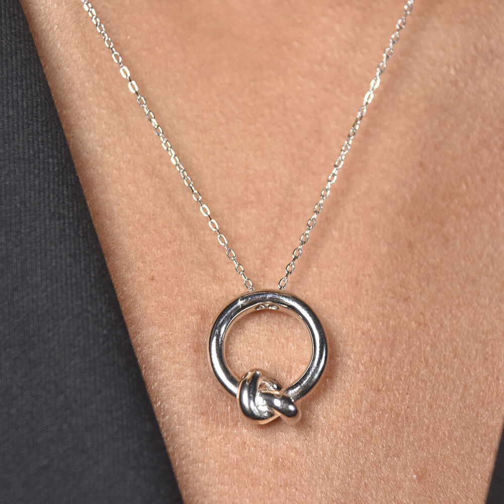 Culturesse Manon Artsy Solid Knot Pendant Necklace (Silver)