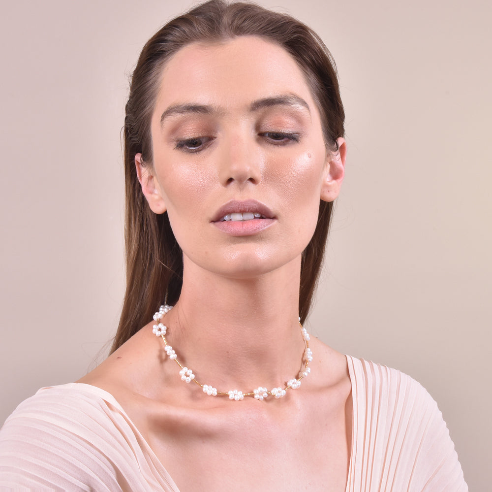 Culturesse Francesca Floral-clustered Freshwater Pearl Necklace