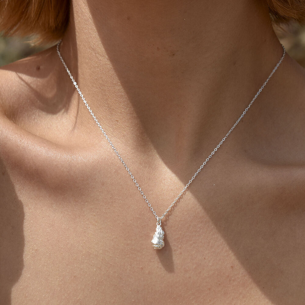 Culturesse Louna Artisan Textured Drop Pendant Necklace (Silver)