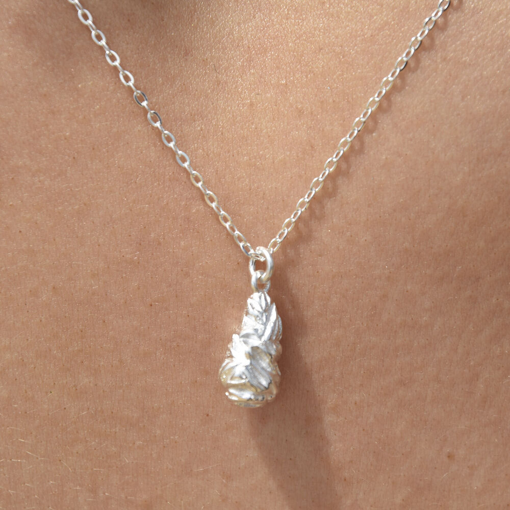 Culturesse Louna Artisan Textured Drop Pendant Necklace (Silver)