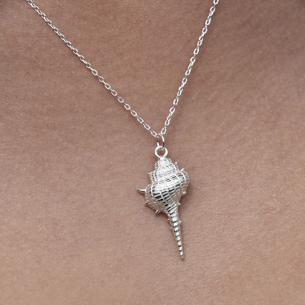 Culturesse Coralia Coastal Muse Shell Pendant Necklace (Silver)