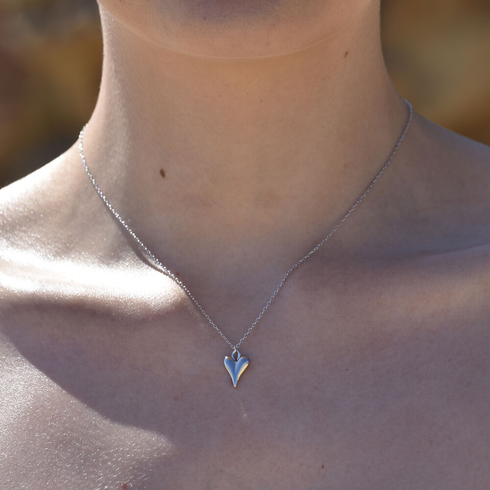 Culturesse Lavinia Classic Love Heart Pendant Necklace (Silver)