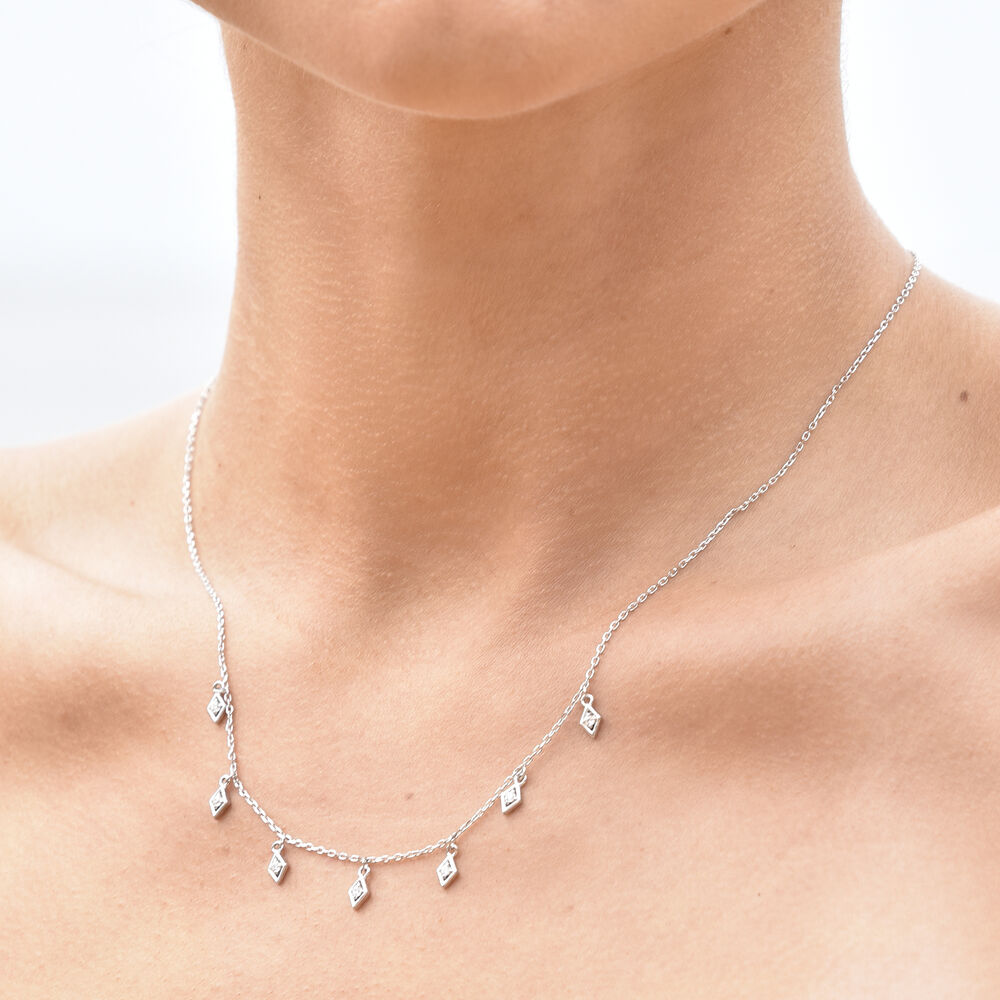 Culturesse Cami Dainty Diamante Necklace (Silver)