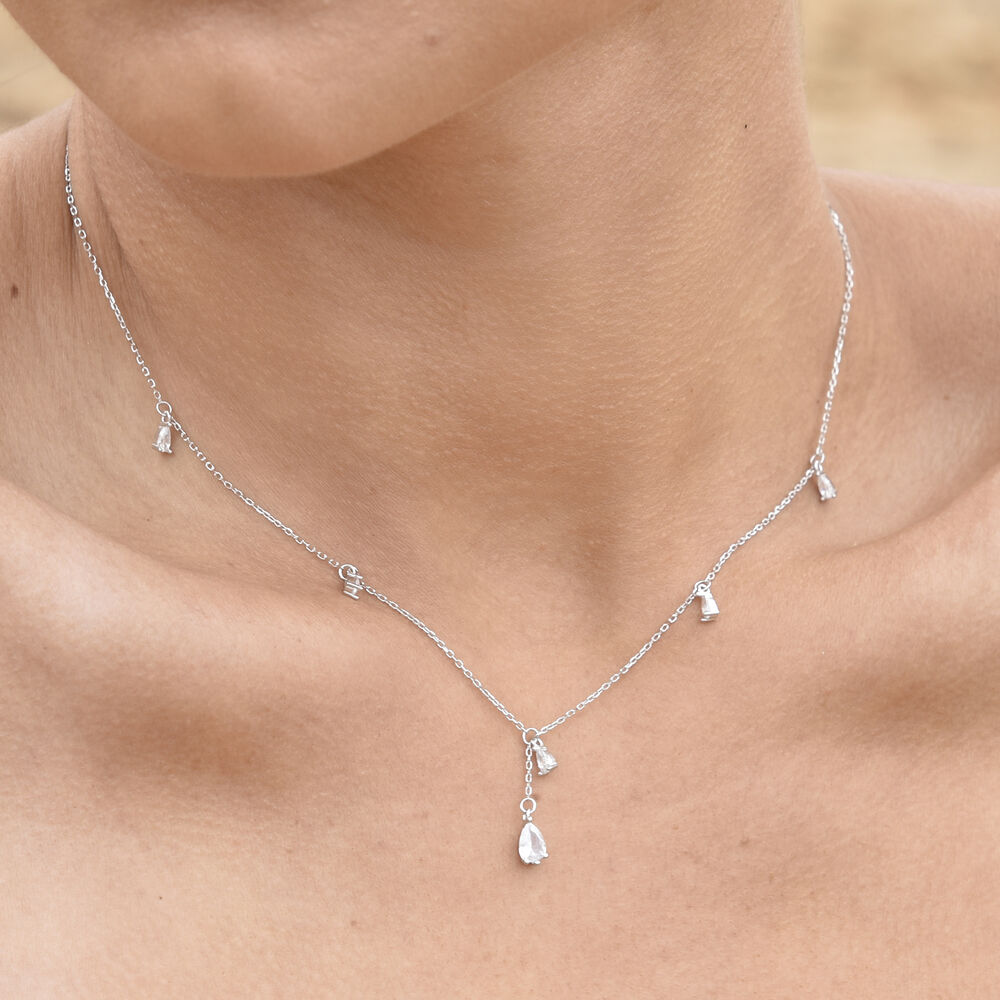 Culturesse Brita Dainty Teardrop Diamante Necklace (Silver)