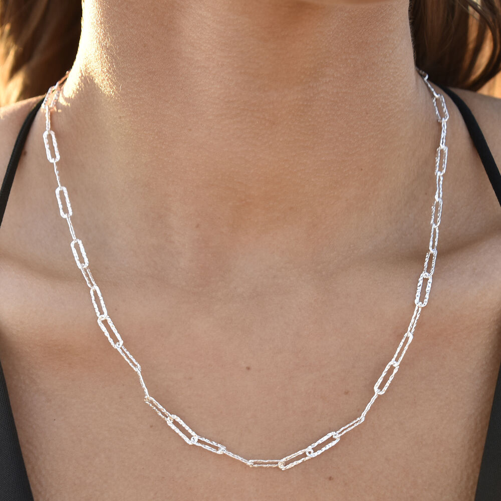 Culturesse Elijah Textured Link Chain Necklace (Silver)